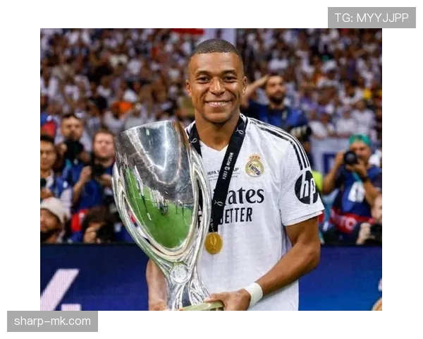 贝林厄姆荣膺英格兰年度最佳球员，状态回暖彰显未来之星风采